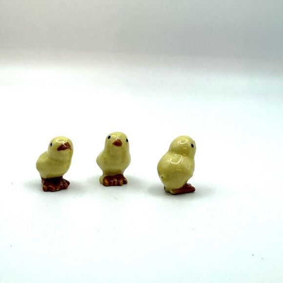 3 Vintage Hagen Renaker chicks Big Heads Yellow Glossy Very Tiny - Picture 2 of 5